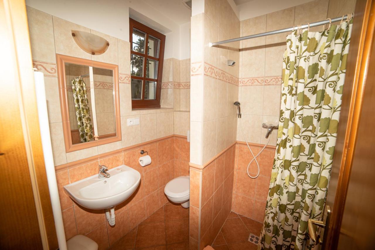 Stary Dum Otel Cernosice Dış mekan fotoğraf